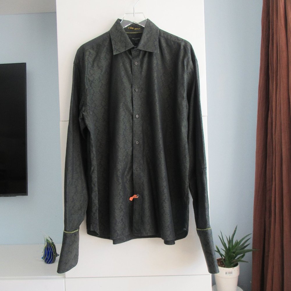 TED BAKER 100% Cotton Tapestry Floral Shirt Men's Size 7 Long Sleeve Green *Flaw
